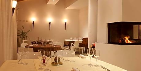 Hotel & Restaurant Velanera