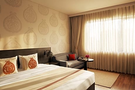 01Superior City View King Bed