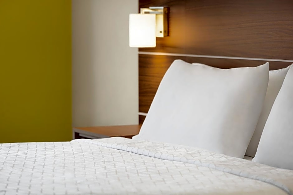 Holiday Inn Express & Suites Philadelphia - Mt. Laurel By IHG