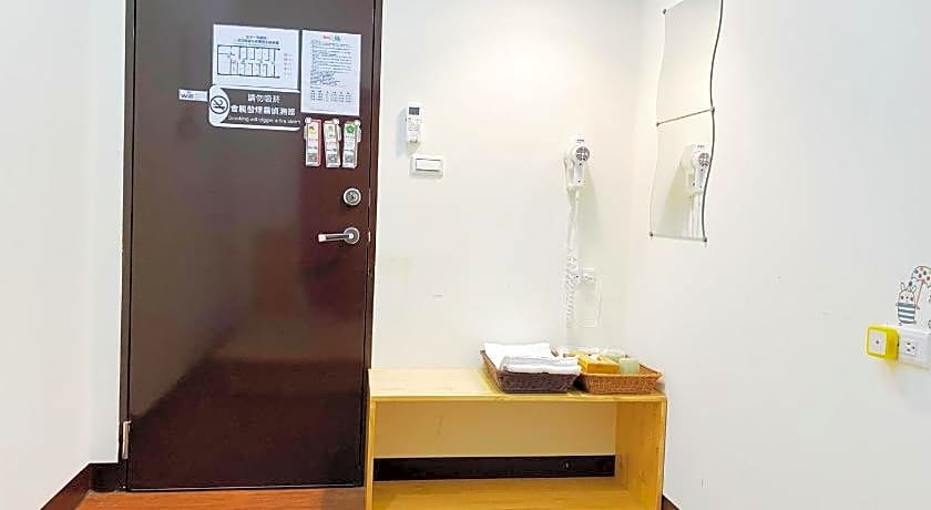 Douzi Hotel Taoyuan Airport Metro THSR A17