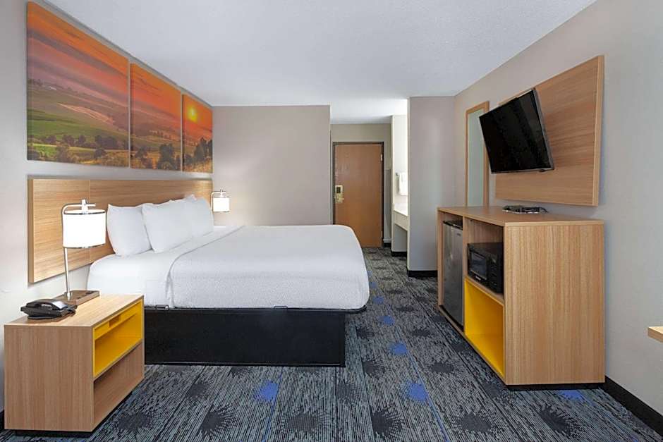 Days Inn by Wyndham Wooster