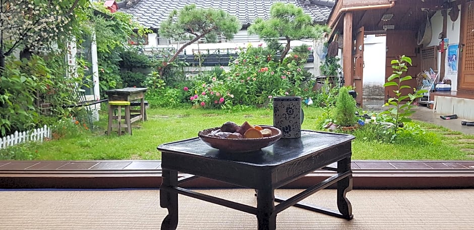 Hanulgiwa Hanok Stay