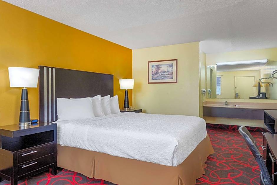 Travelodge by Wyndham Richmond IN