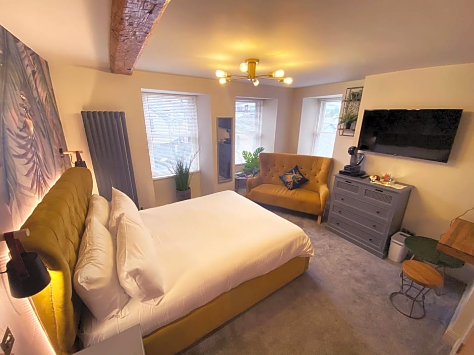 The Hive at Poppi-Red