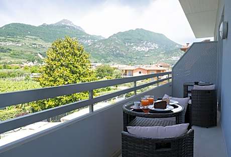 Family Room with Garden View