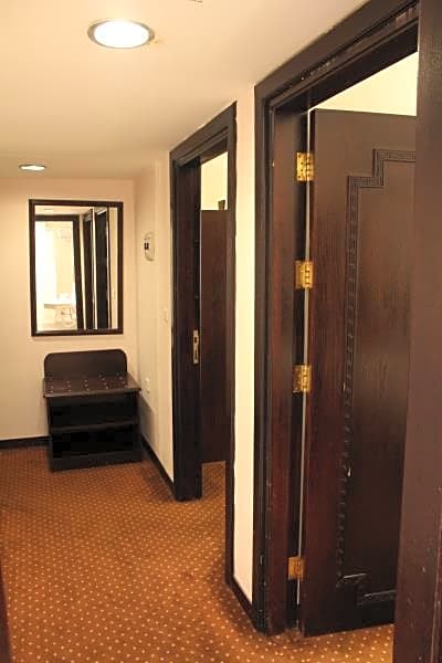 Al Fanar Palace Hotel and Suites