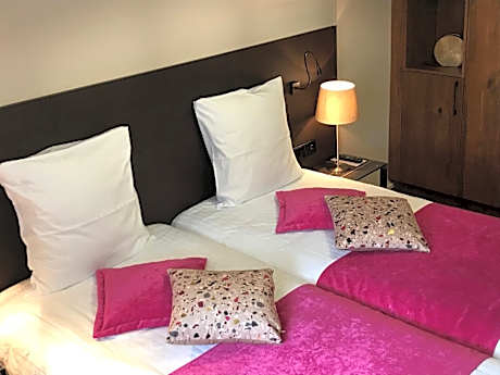 Twin Room with Shower