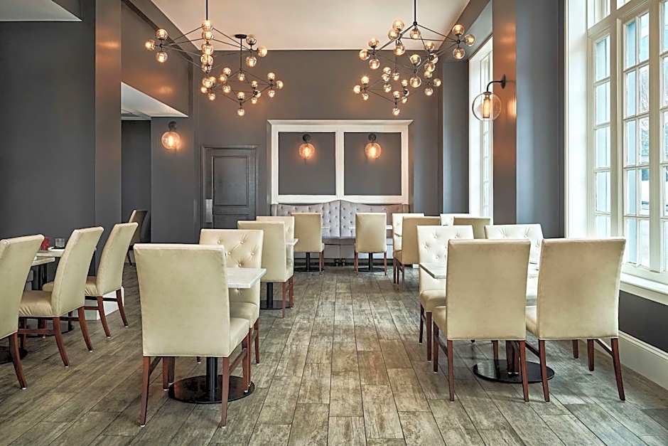 Redmont Hotel Birmingham, Curio Collection by Hilton