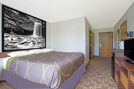 King Room with Bath Tub - Mobility Accessible/Non-Smoking