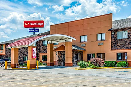 Econo Lodge Topeka at Wanamaker