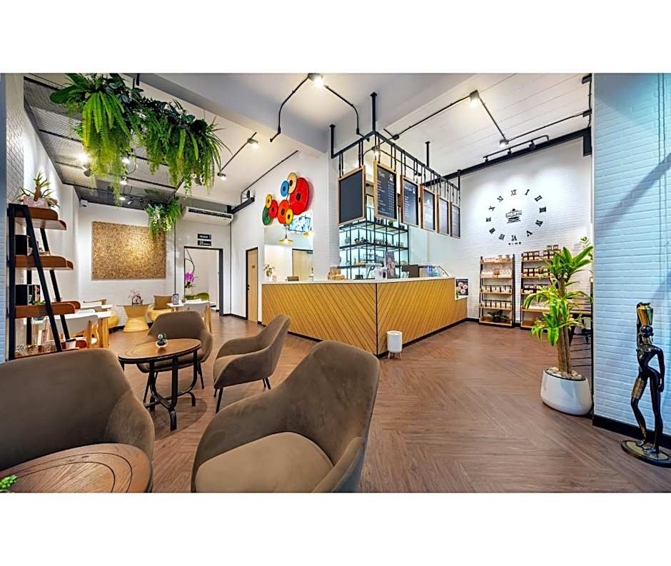 Siam Subway Hostel and Cafe