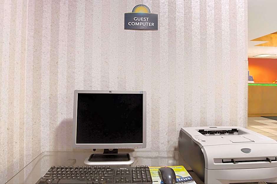 Days Inn & Suites by Wyndham Ridgeland