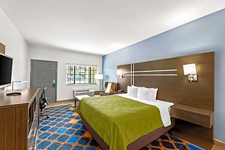 1 King Bed, Nonsmoking