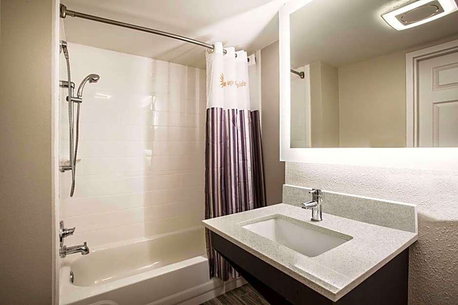 La Quinta Inn & Suites by Wyndham Clearwater South