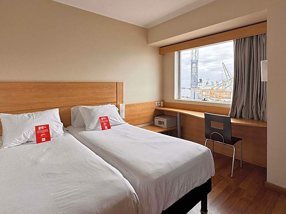 Photo 1 of 11 of 2 Twin Beds, Sea View