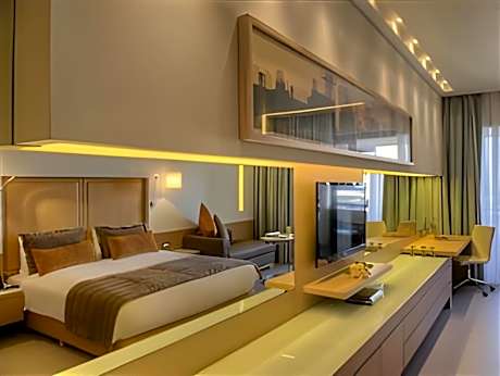 Superior City View King Bed
