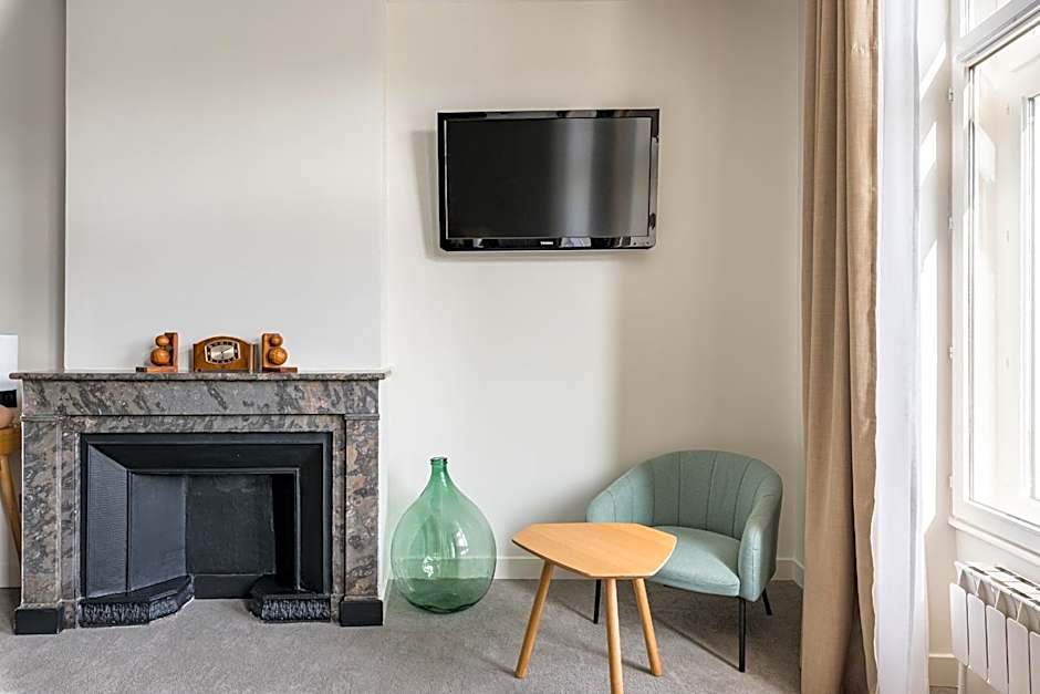Le Phenix Hotel