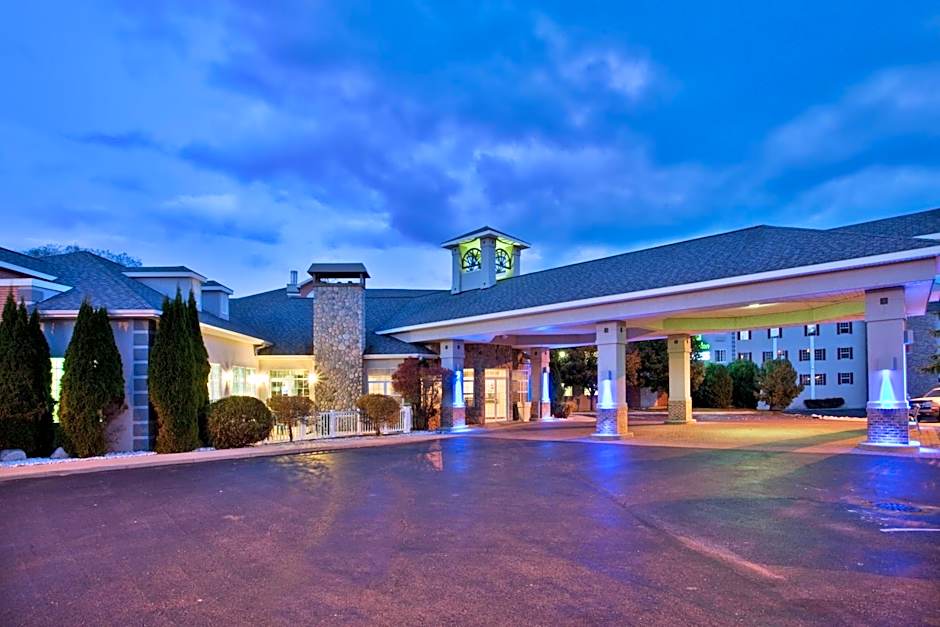 Holiday Inn Express St. Ignace - Lake Front by IHG