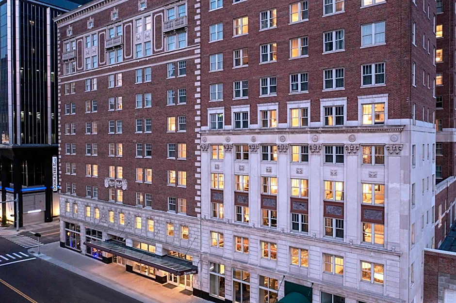 DoubleTree Suites by Hilton Hotel Detroit Downtown - Fort Shelby