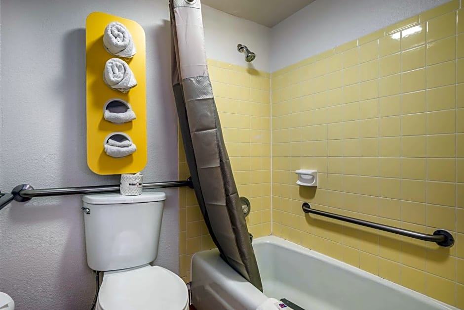 Motel 6-Madison, WI - East