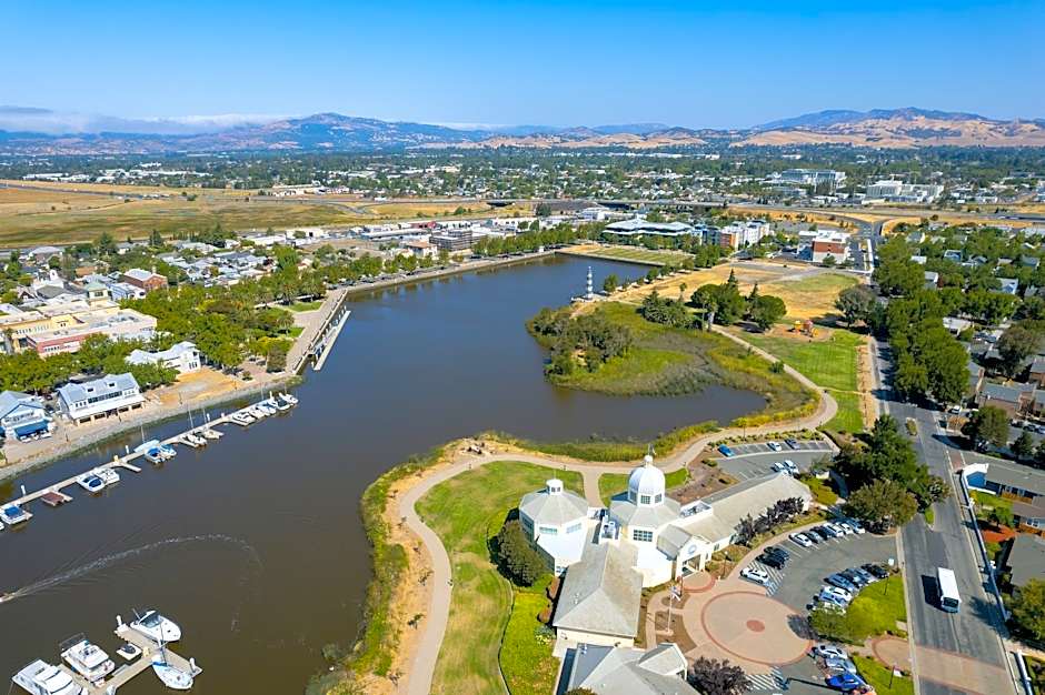 Holiday Inn Express And Suites Suisun City Napa Valley Area By IHG