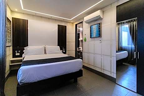 Two-Bedroom Deluxe Apartment with Balcony