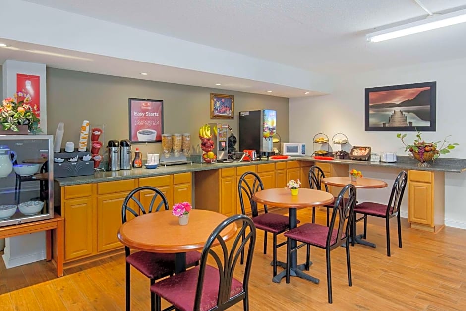 Econo Lodge & Suites Southern Pines
