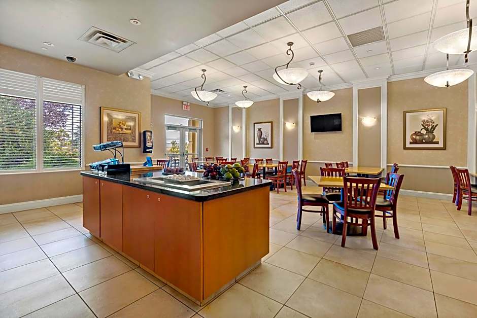 The Inn at Charles Town / Hollywood Casino