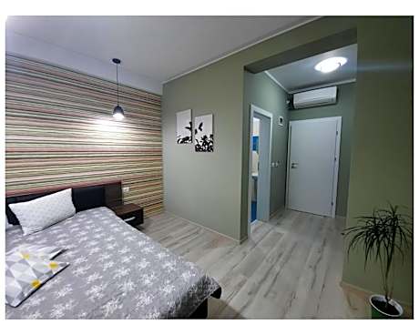 Deluxe Double Room (2 Adults + 1 Child)