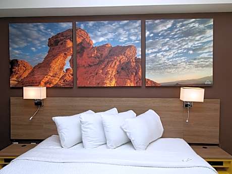 1 King Bed Non-Smoking