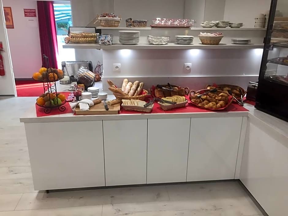 Hotel The Originals Bernay Acropole