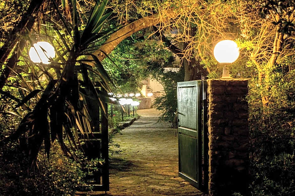 Amfitriti Hotel & Studios