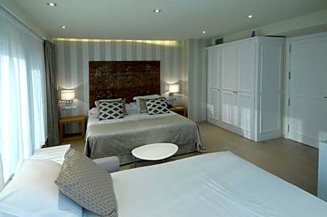 Suite with Spa bath and City View