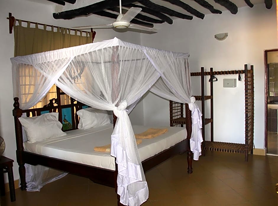 Makuti Beach Bungalows