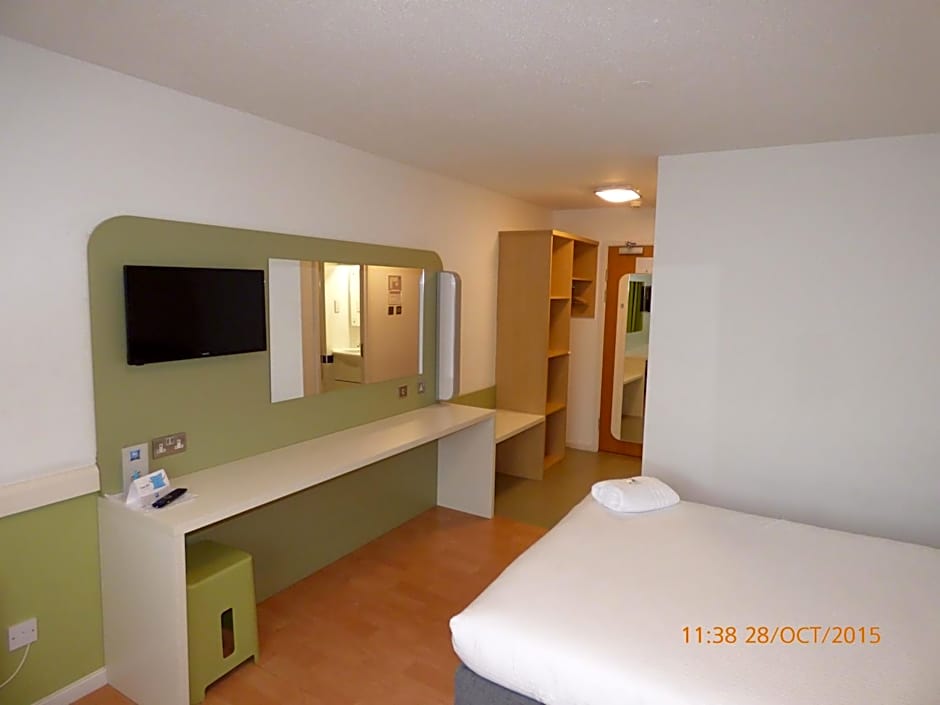 Warrington Motel, J20 M6 Lymm Services