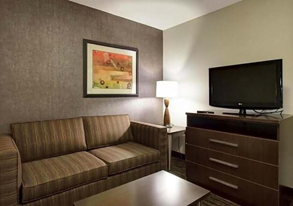 Holiday Inn Express & Suites North Fremont By IHG