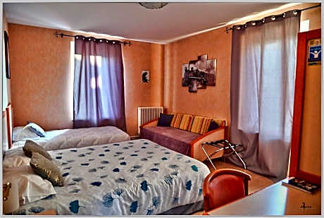 Logis Hotel Des Voyageurs Restaurant La Bonne Tabl'Hay