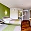 Super 8 by Wyndham Aurora East