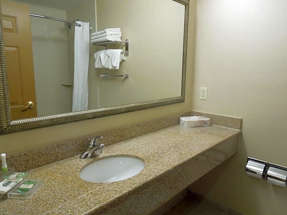 Queens County Inn and Suites