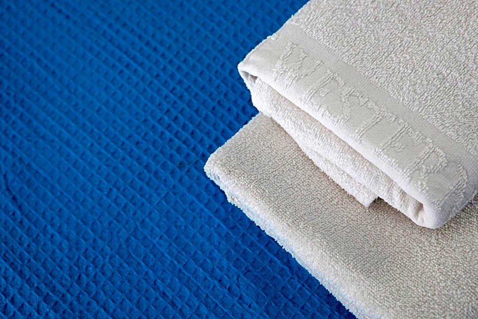 Crystal Blue Hotel, Barbati