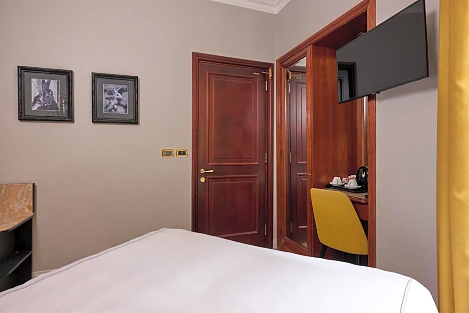 Photo 1 of 4 of Single Room
