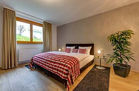 Large Studio (984 ft away from main building)