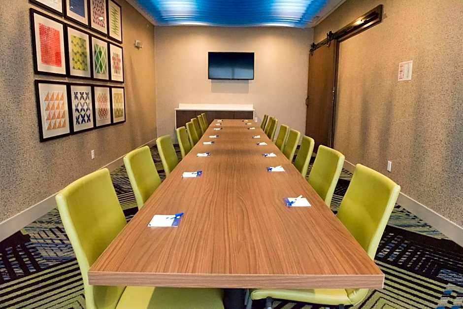 Holiday Inn Express and Suites Louisville N Jeffersonville By IHG