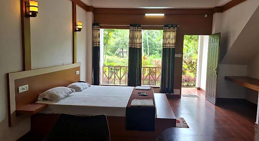 Hotel Exotica Squares