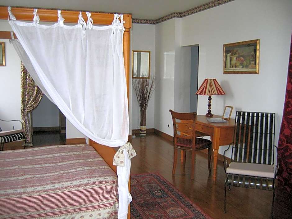 La Maison Jaune