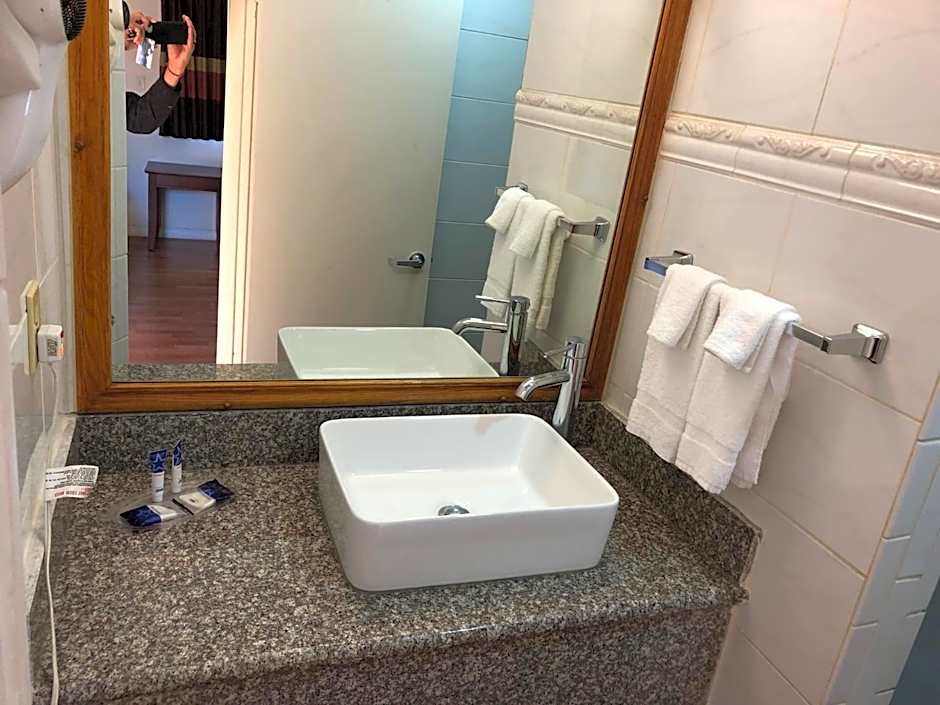 Americas Best Value Inn Visalia