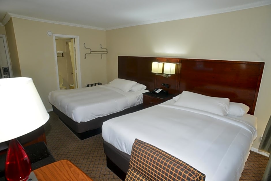 Hometown Inn & Suites