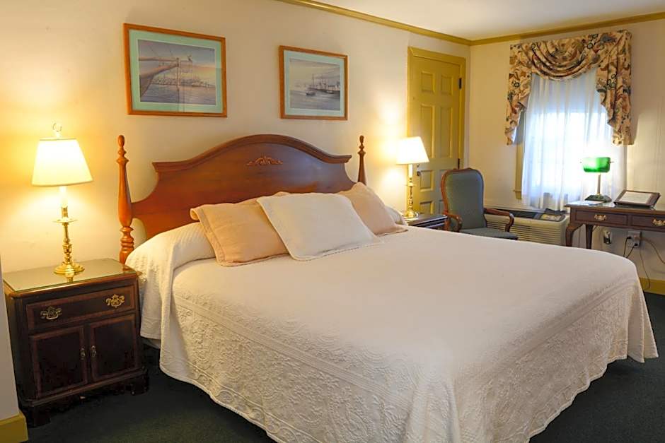 Lamies Inn & The Old Salt Tavern