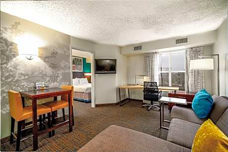 One-Bedroom Queen Suite with Private Sofa Bed and Transfer Shower - Mobility/Hearing Accessible