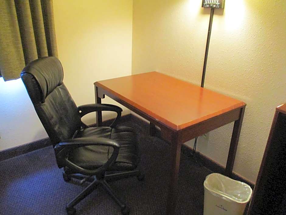 AmericInn by Wyndham Hutchinson